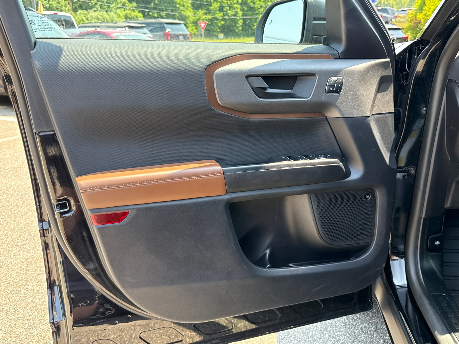 Certified 2025 Ford Bronco Sport Outer Banks w/ Outer Banks Tech Package+ AWD/4WD image 9