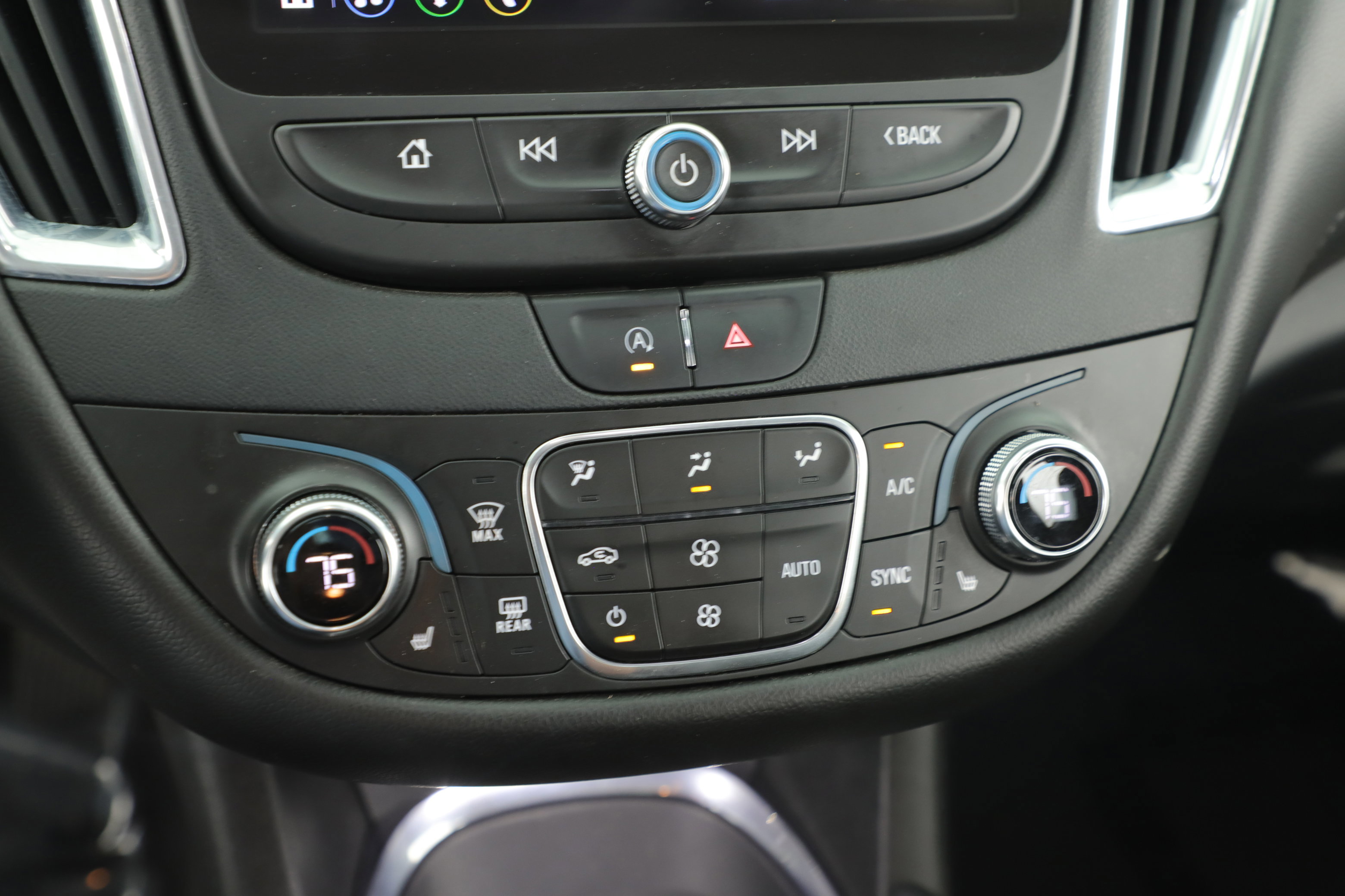 Used 2020 Chevrolet Malibu LT w/ Leather Package image 15