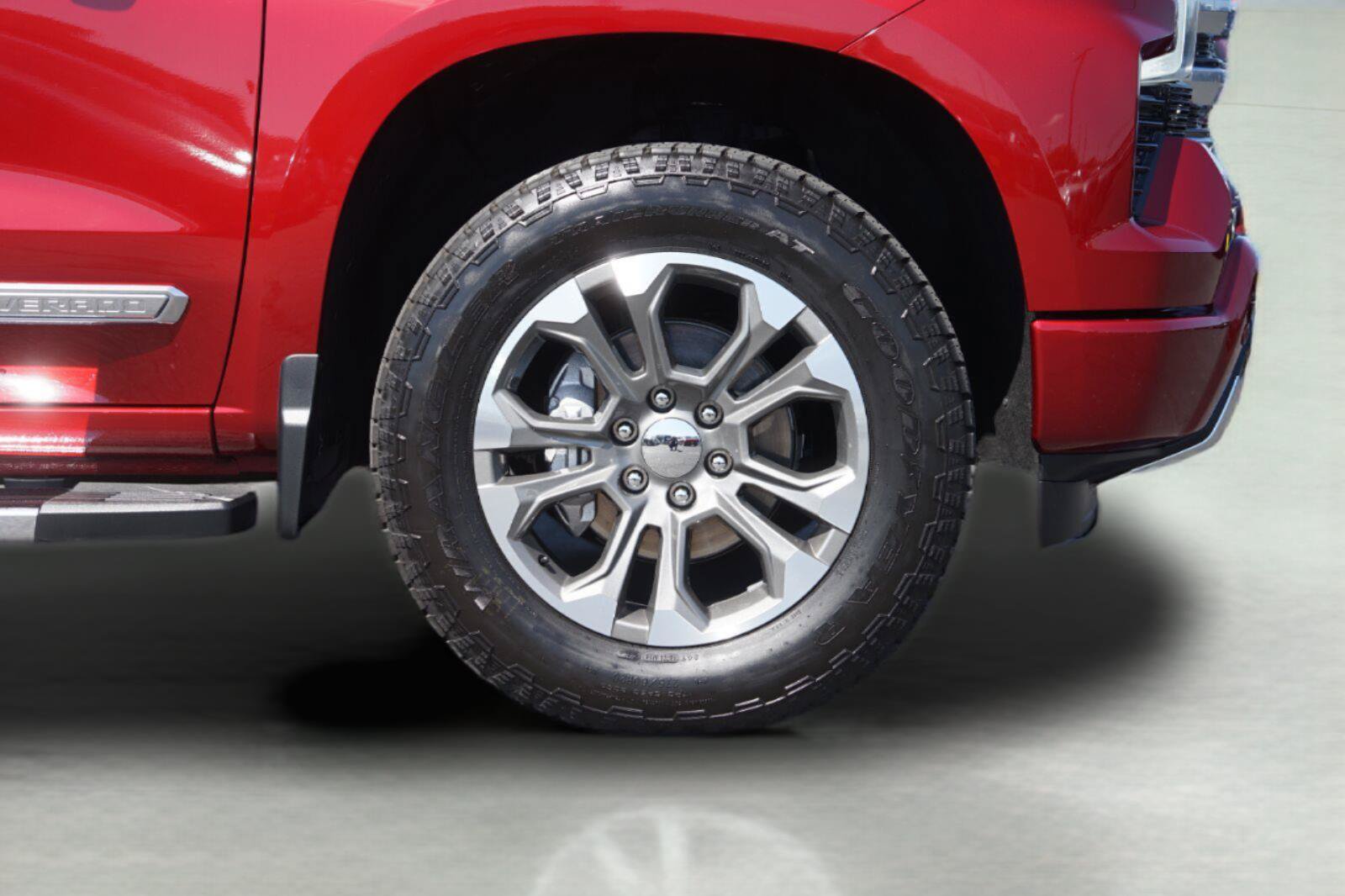 Used 2025 Chevrolet Silverado 1500 High Country AWD/4WD image 4