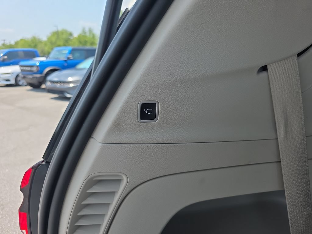 Used 2023 Chrysler Pacifica Touring-L FWD image 33