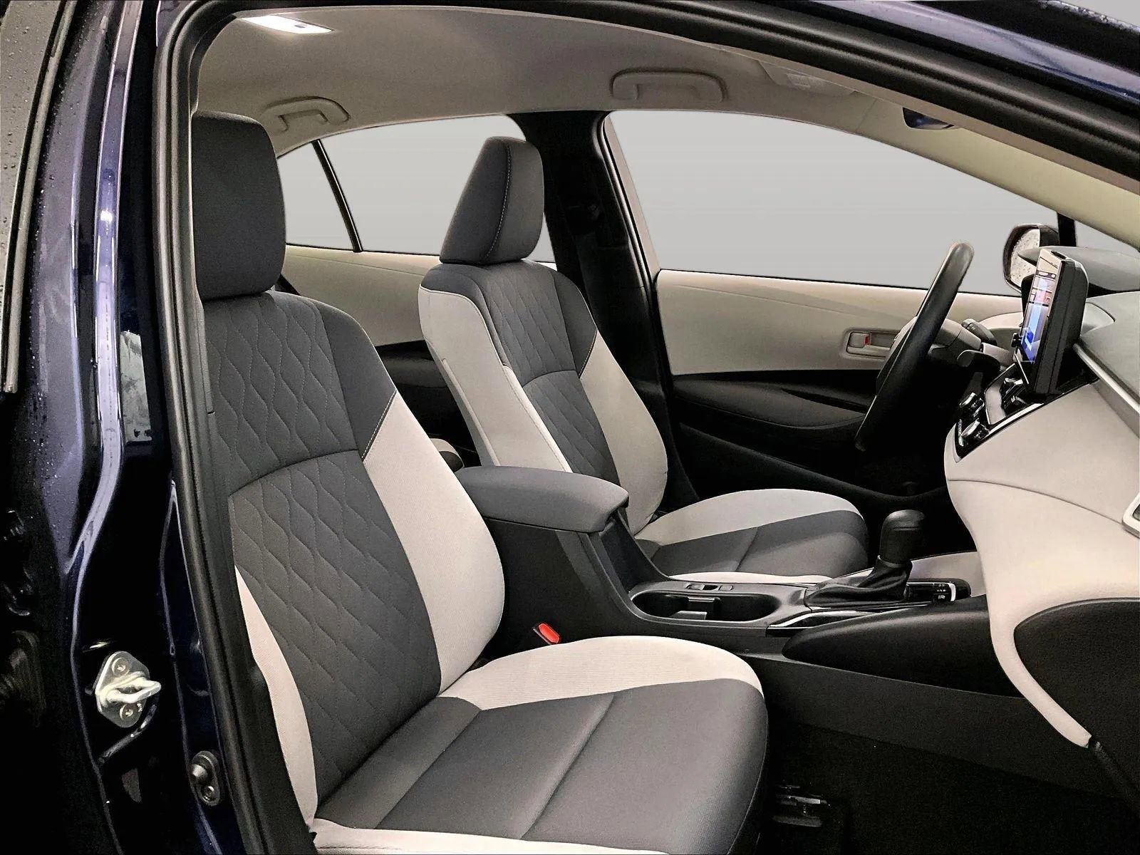 Used 2024 Toyota Corolla LE FWD image 7