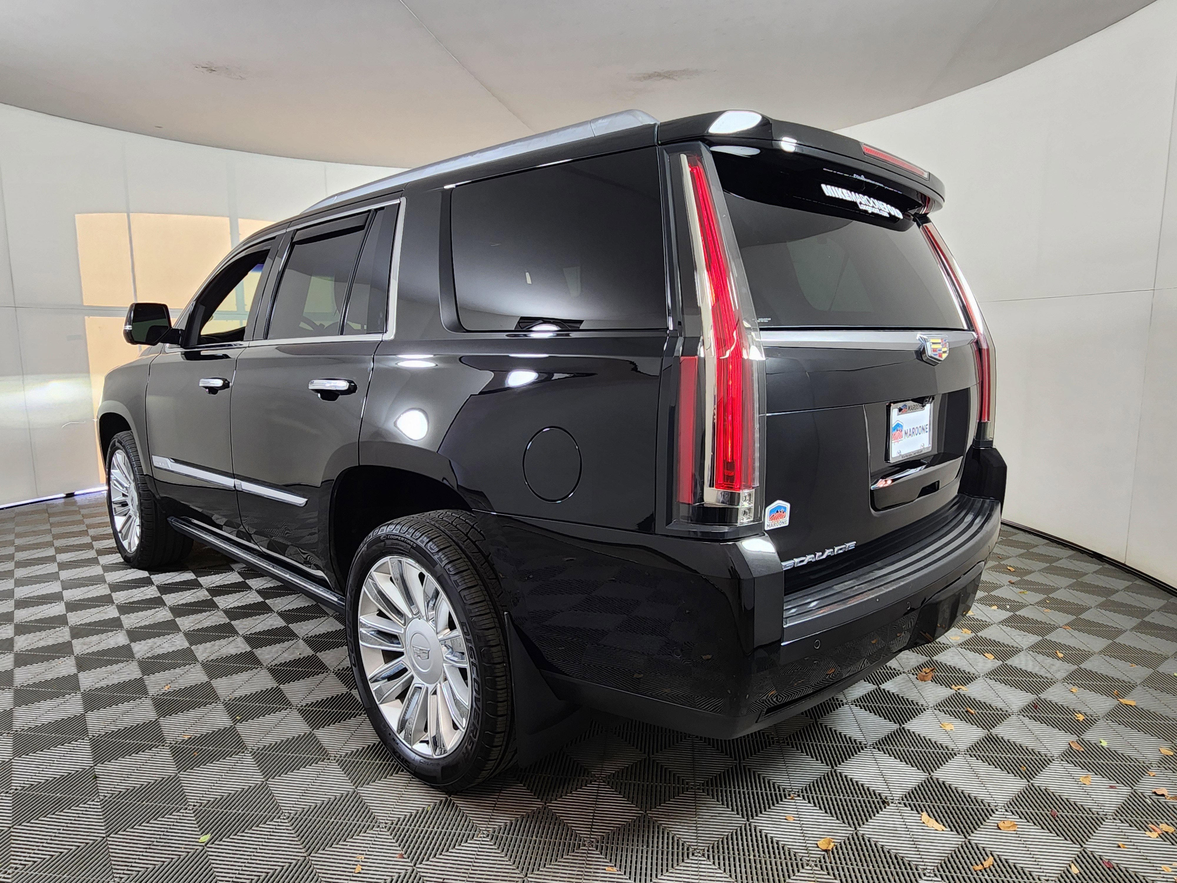 Used 2017 Cadillac Escalade Platinum image 5