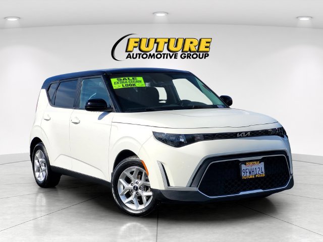 Used 2023 Kia Soul S FWD image 1