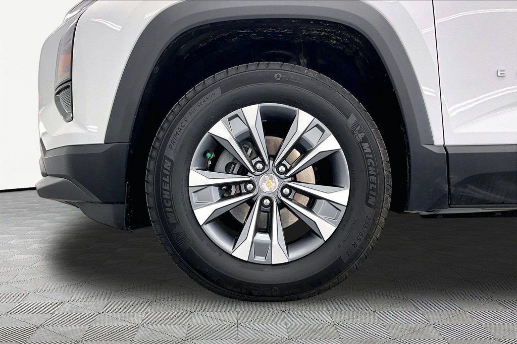 Used 2026 Chevrolet Equinox LT AWD/4WD image 9