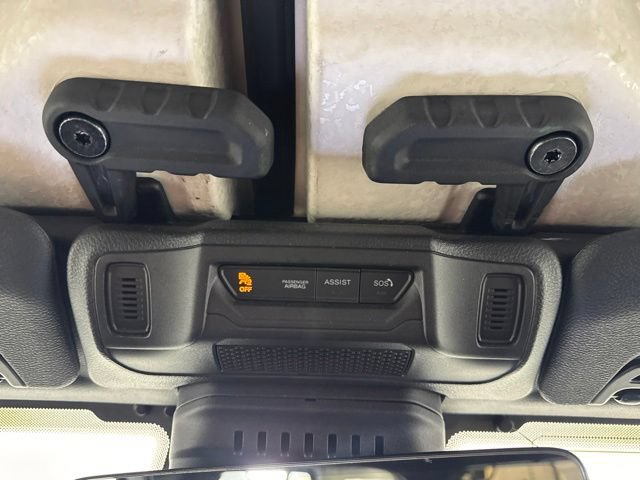 Used 2026 Jeep Wrangler Unlimited Sahara AWD/4WD image 12