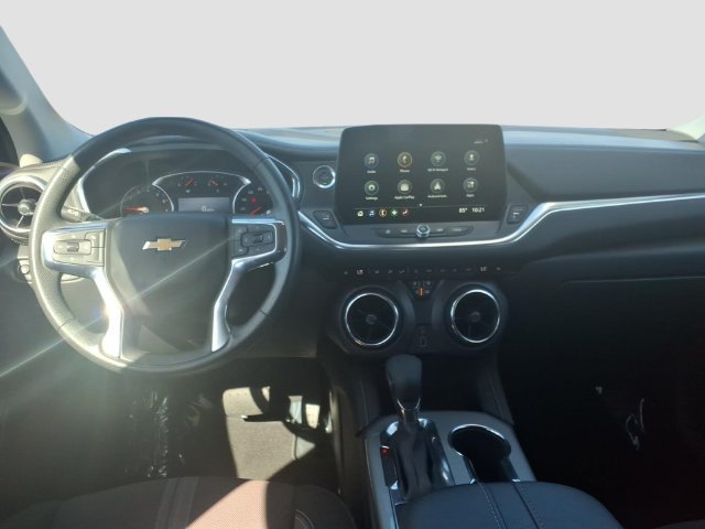 Used 2025 Chevrolet Blazer LT AWD/4WD image 12
