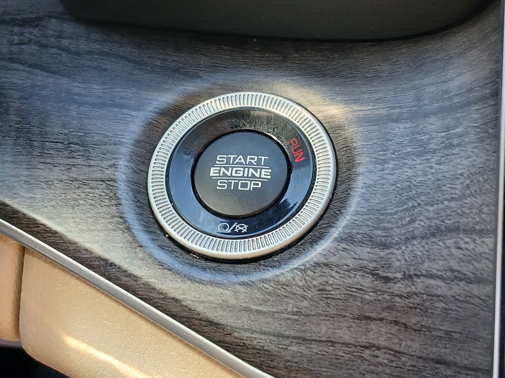 Used 2022 Jeep Grand Cherokee Limited AWD/4WD image 17