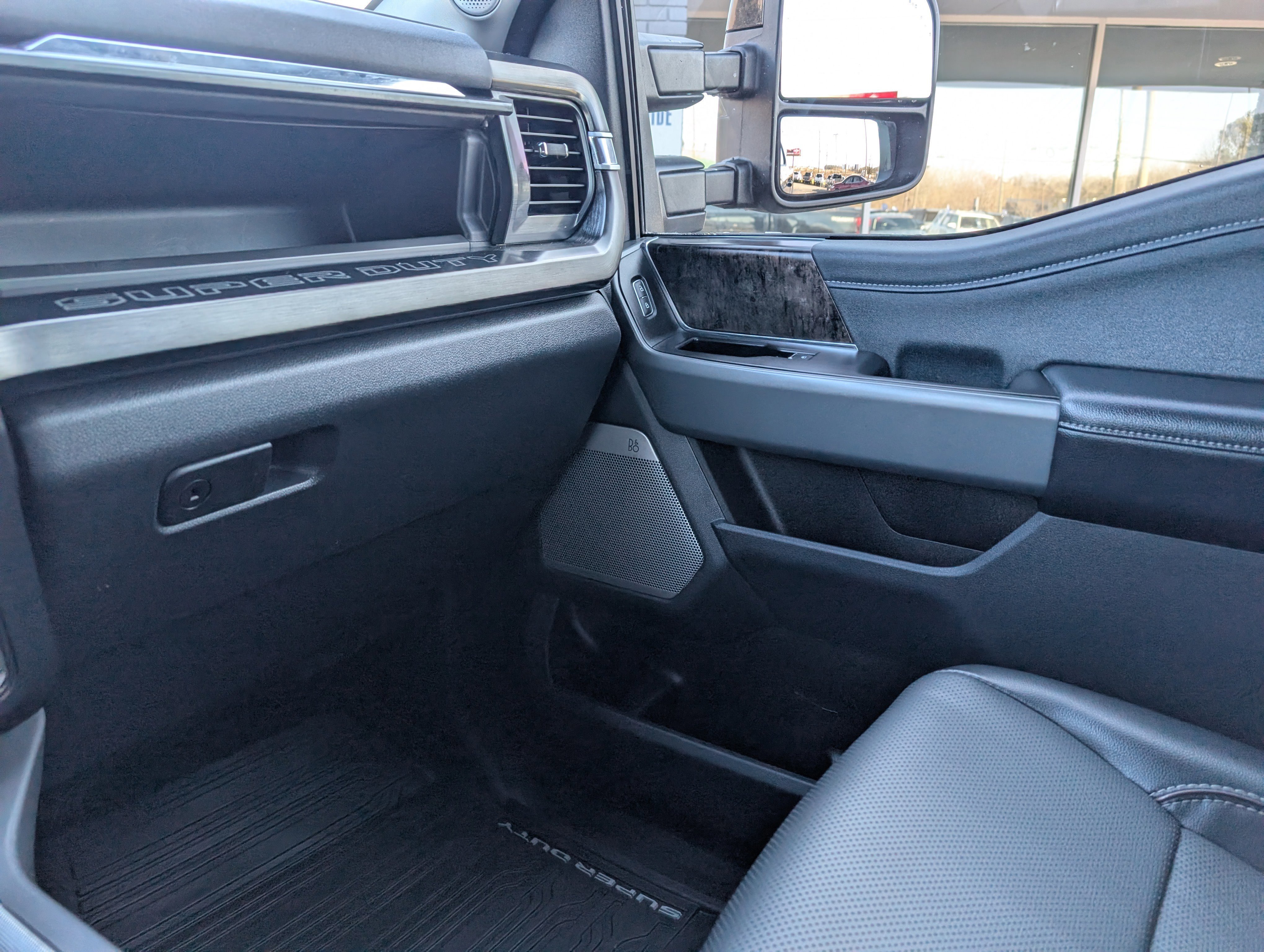 Certified 2024 Ford F250 Lariat w/ Lariat Ultimate Package image 32