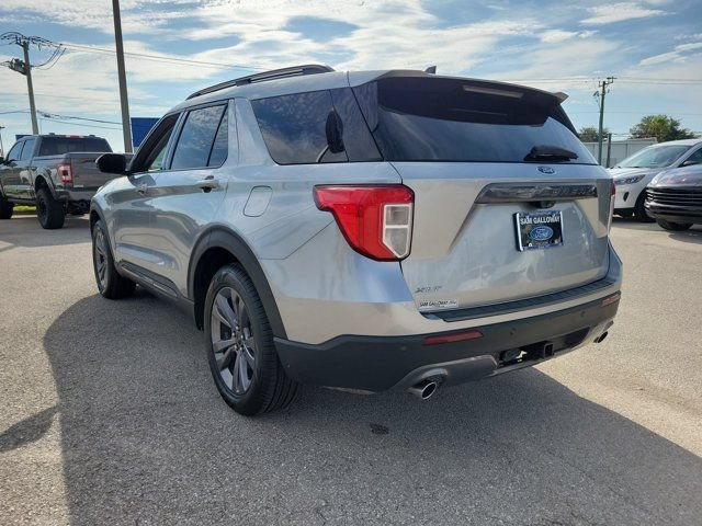 Certified 2022 Ford Explorer XLT w/ Equipment Group 202A RWD image 4