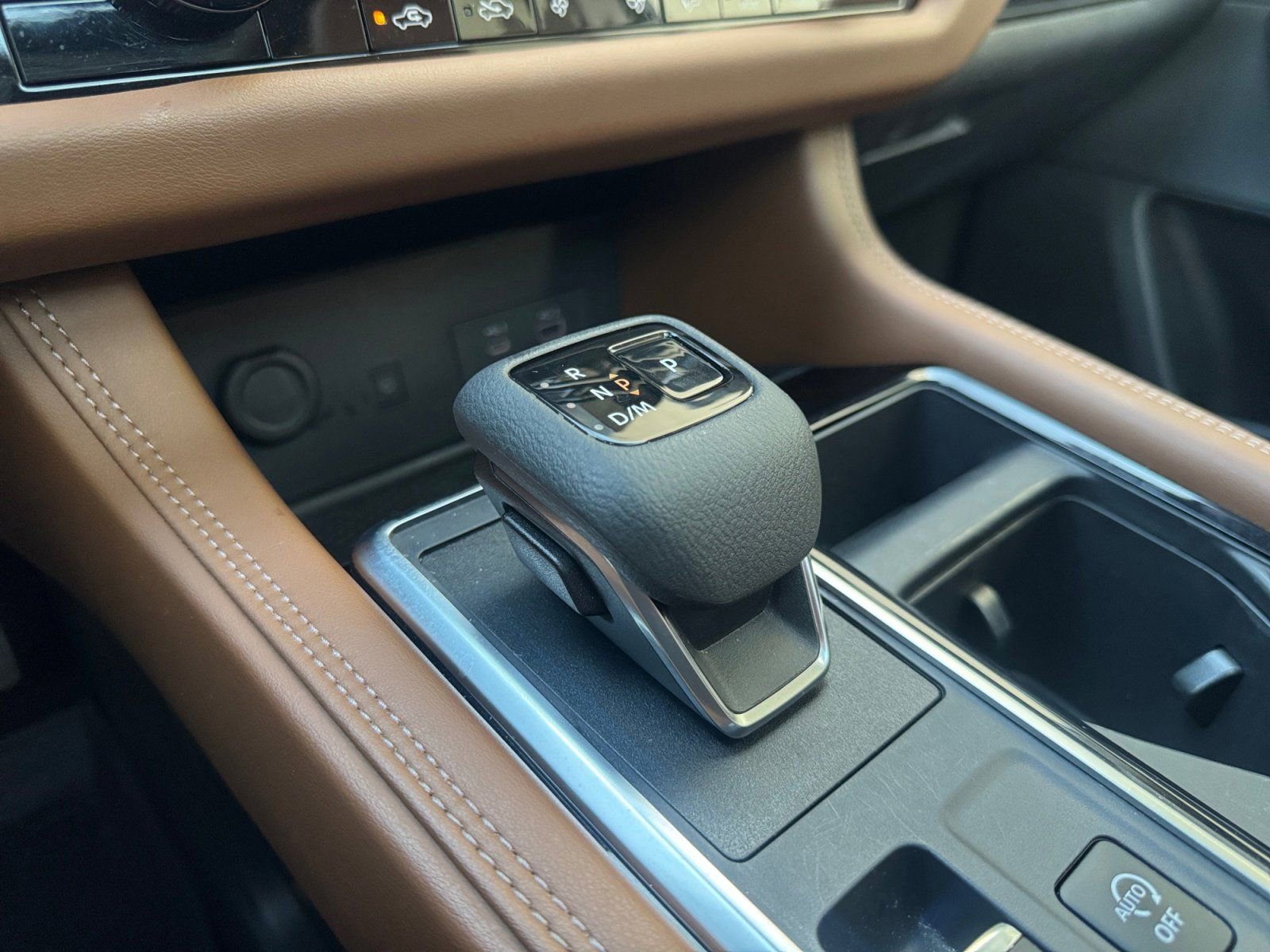 Used 2024 Nissan Pathfinder Platinum w/ Cargo Package image 25