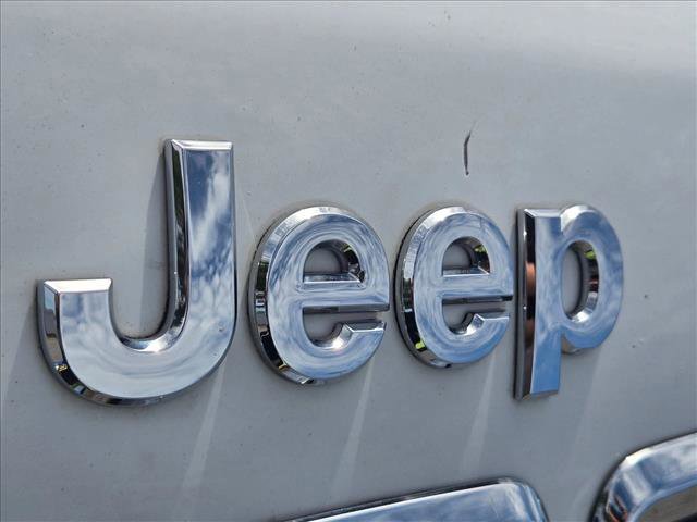 Used 2020 Jeep Cherokee Latitude Plus w/ Cold Weather Group FWD image 6
