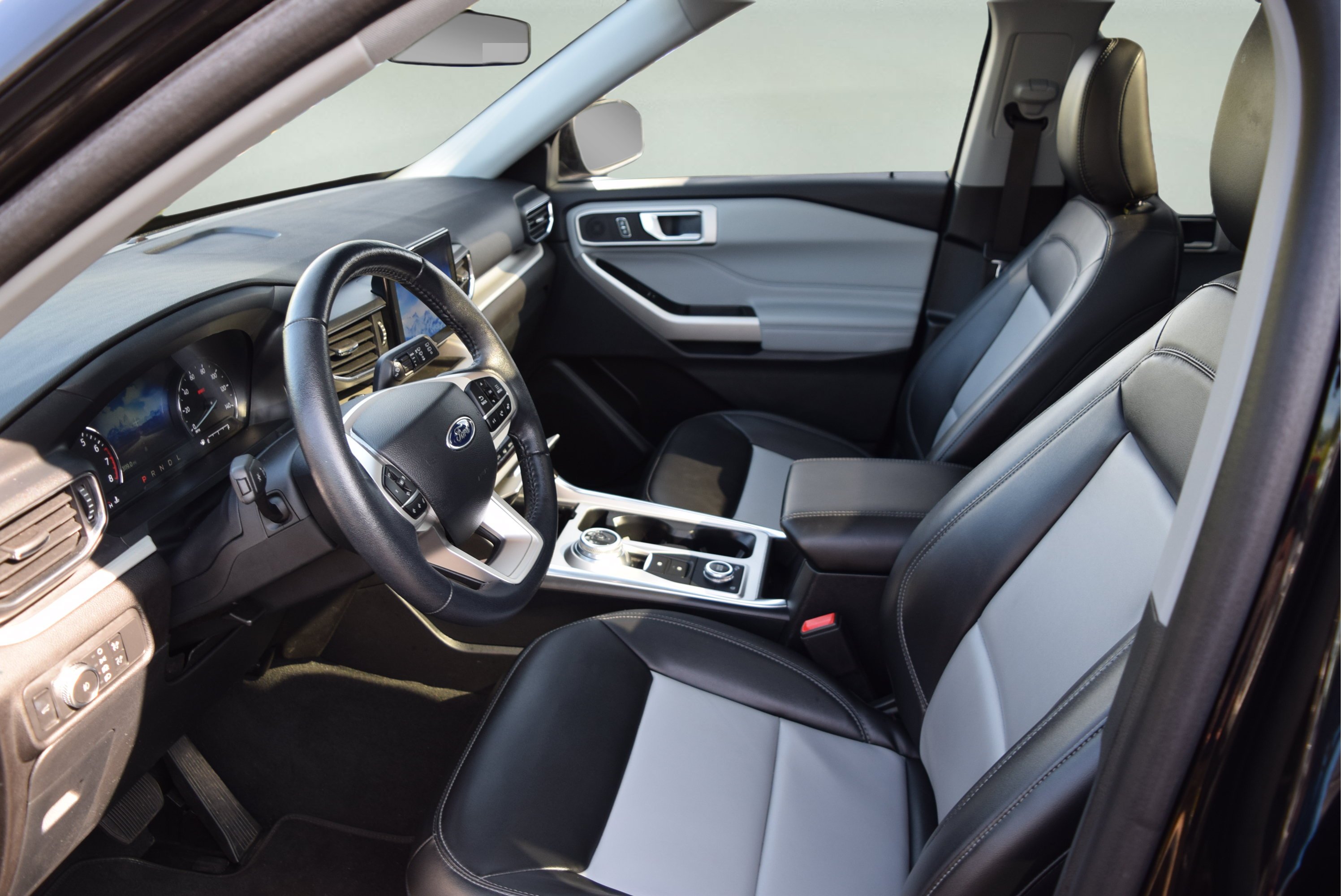 Certified 2022 Ford Explorer XLT w/ Equipment Group 202A AWD/4WD image 11