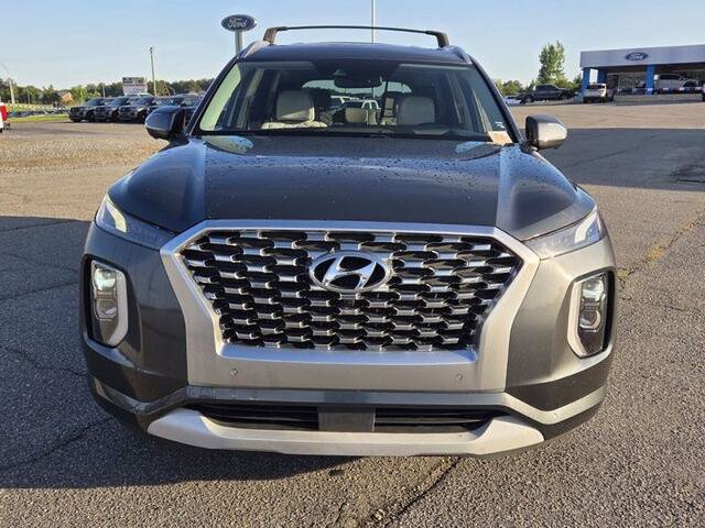 Used 2022 Hyundai Palisade Limited w/ Cargo Package FWD image 2