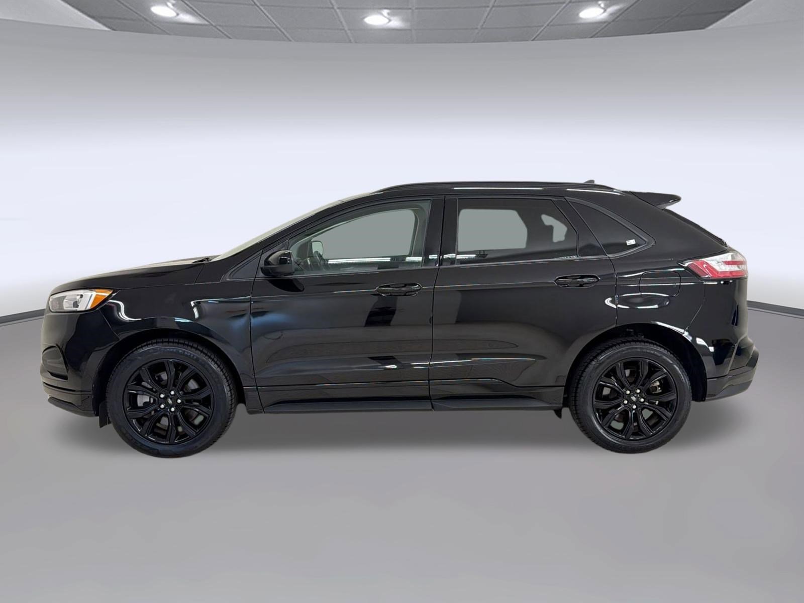 Certified 2022 Ford Edge SE w/ Black Appearance Package AWD/4WD image 2