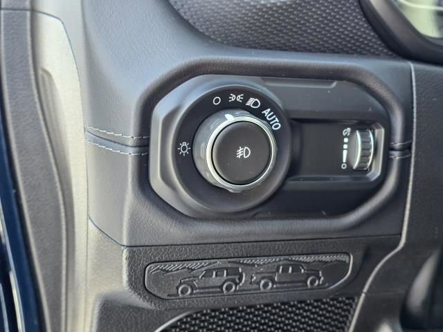 Used 2025 Jeep Wrangler Unlimited Rubicon image 28