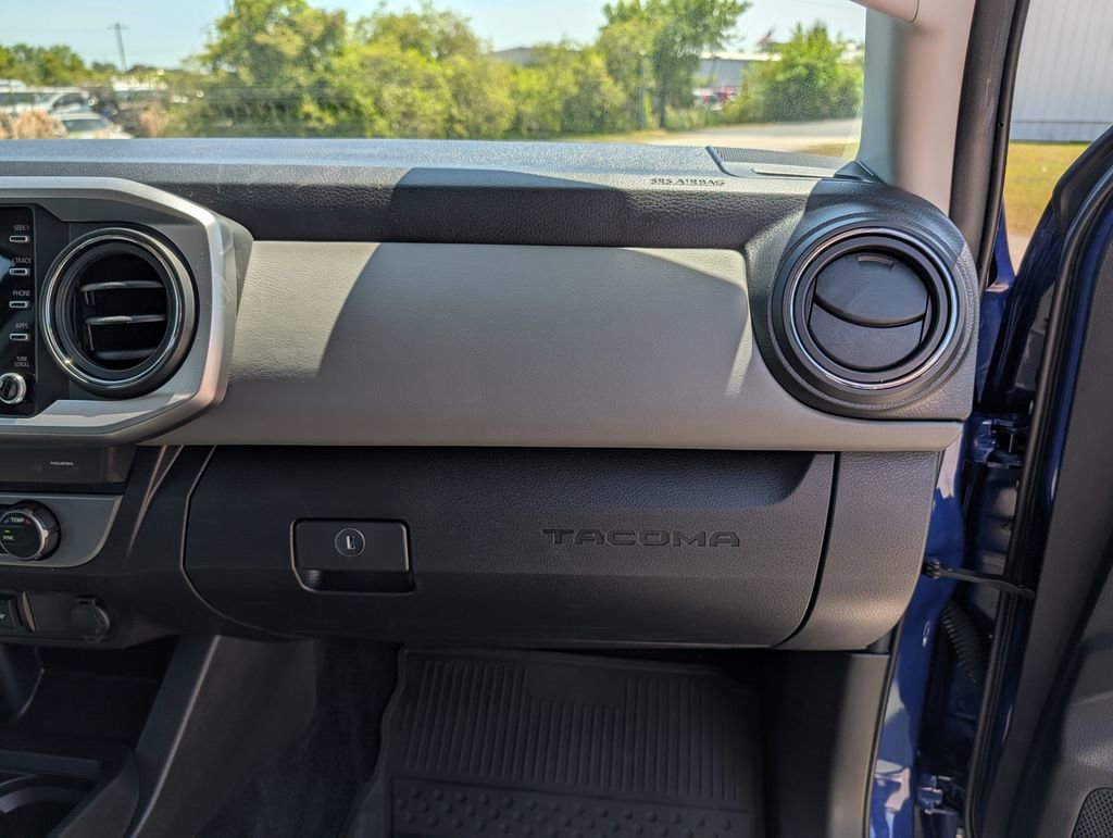 Used 2022 Toyota Tacoma SR5 AWD/4WD image 24