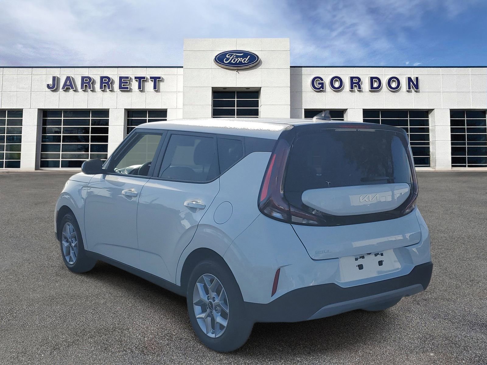 Used 2025 Kia Soul LX image 2