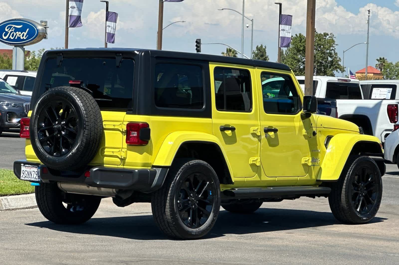 Used 2023 Jeep Wrangler Unlimited Sahara w/ Cold Weather Group AWD/4WD video 2