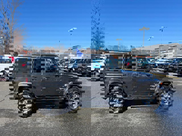 Used 2017 Jeep Wrangler Unlimited Sahara w/ Dual Top Group image 6