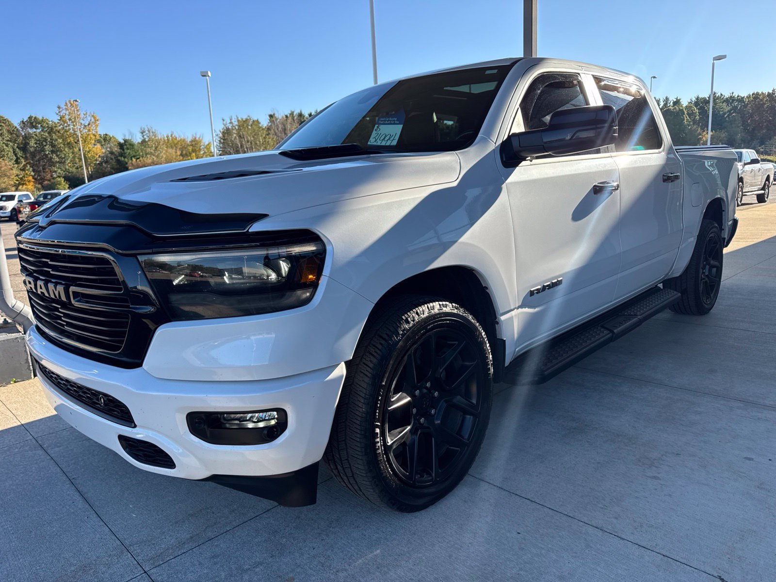 Used 2023 RAM 1500 Laramie AWD/4WD image 3