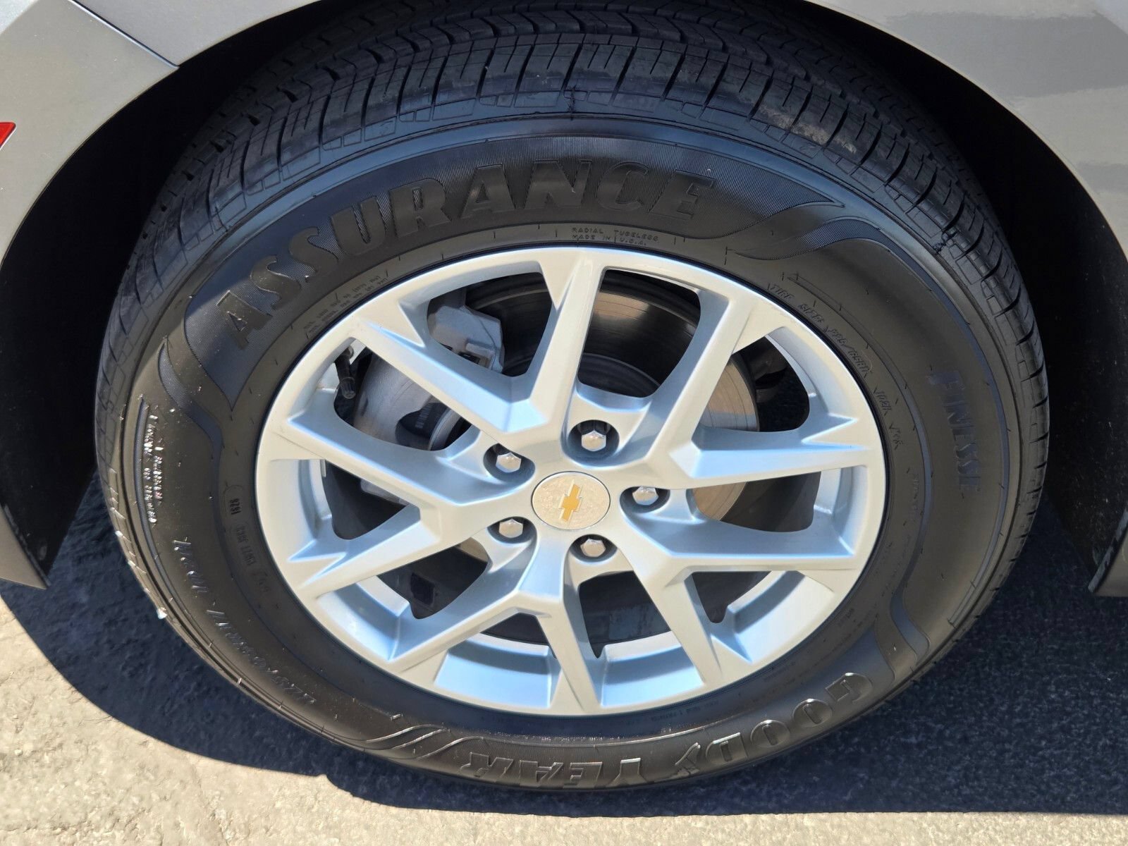 Used 2024 Chevrolet Equinox LT FWD image 9