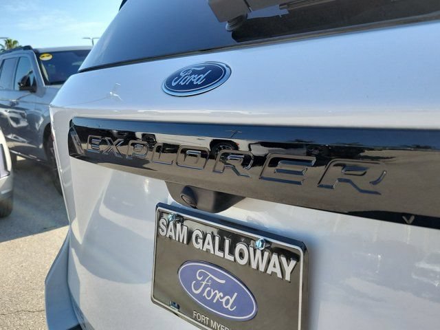 Certified 2022 Ford Explorer ST-Line w/ Class IV Trailer Tow Package RWD image 7