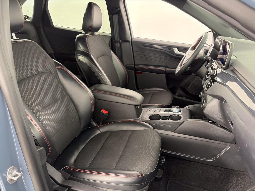 Certified 2025 Ford Escape ST-Line Select AWD/4WD image 29
