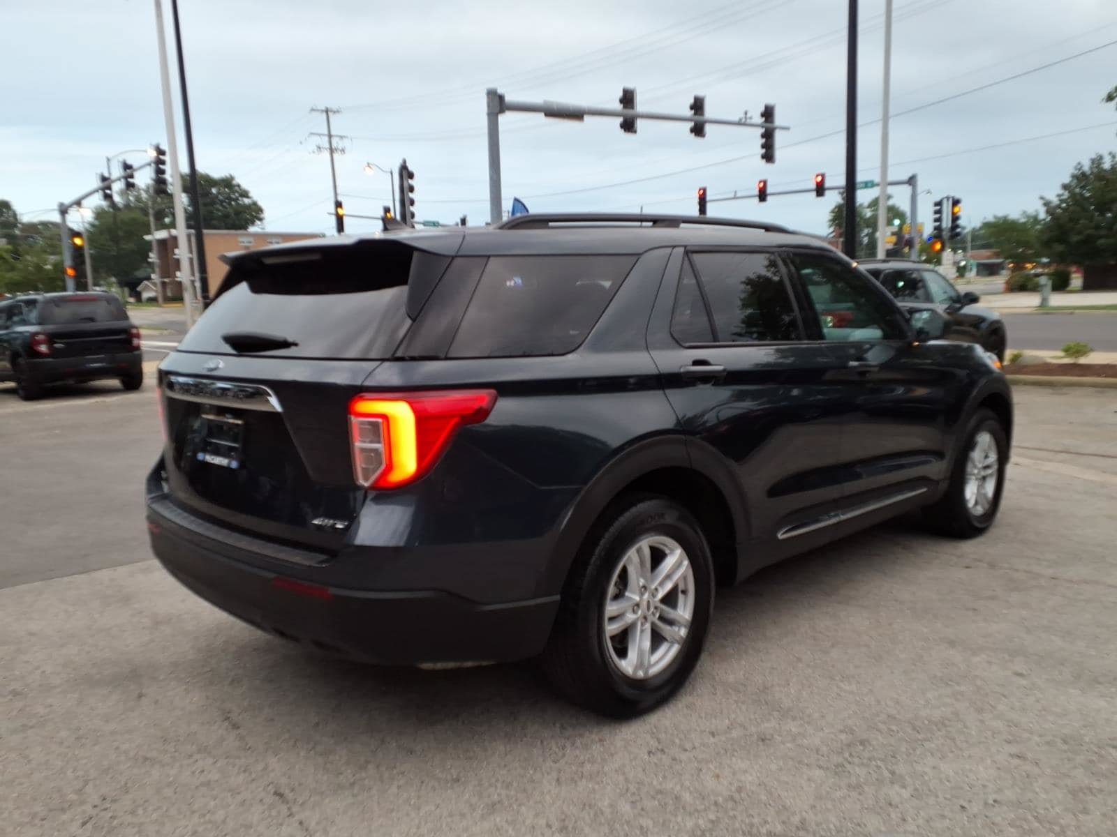 Certified 2023 Ford Explorer XLT AWD/4WD image 3