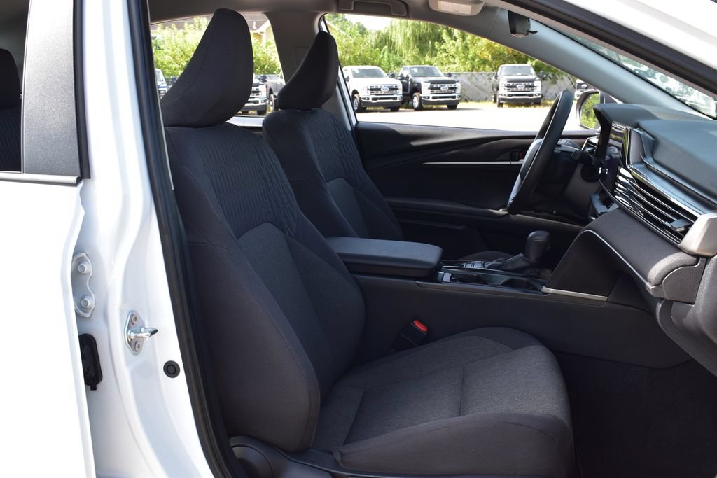 Used 2025 Toyota Camry LE FWD image 33
