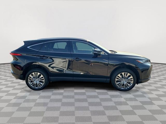 Used 2023 Toyota Venza XLE AWD/4WD image 6