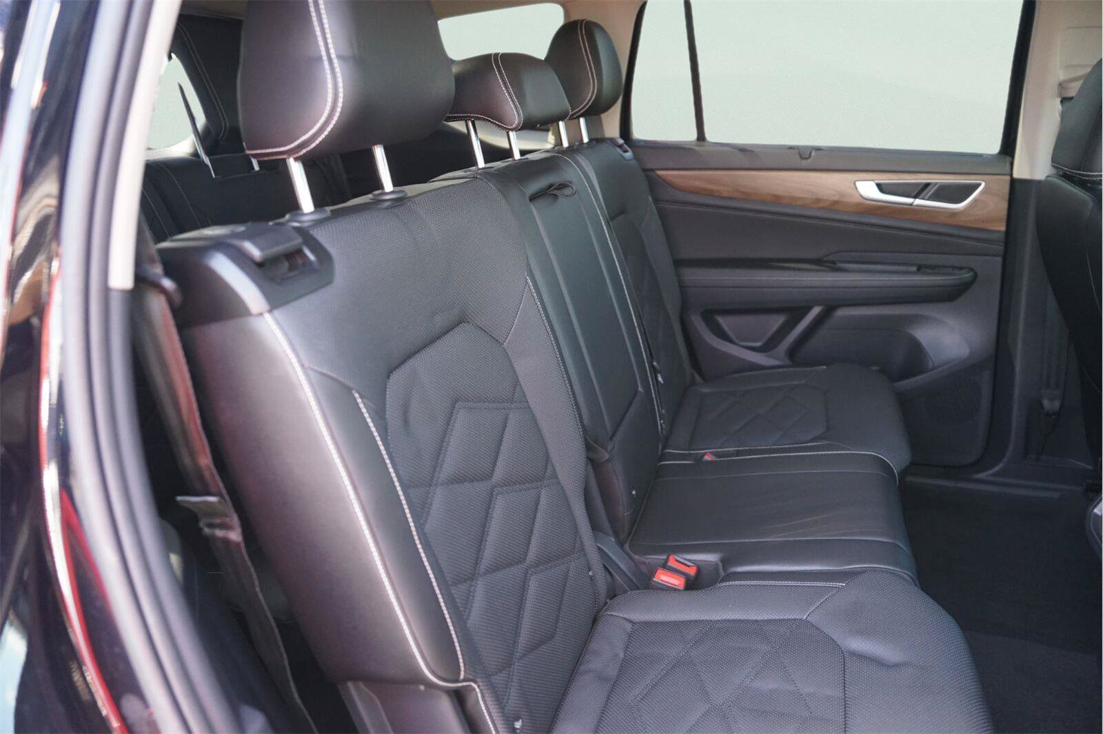 Used 2024 Volkswagen Atlas SE FWD image 16