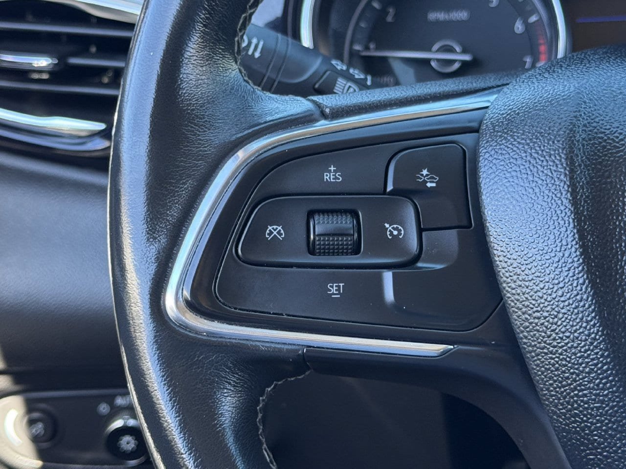 Used 2023 Buick Encore GX Select FWD image 14