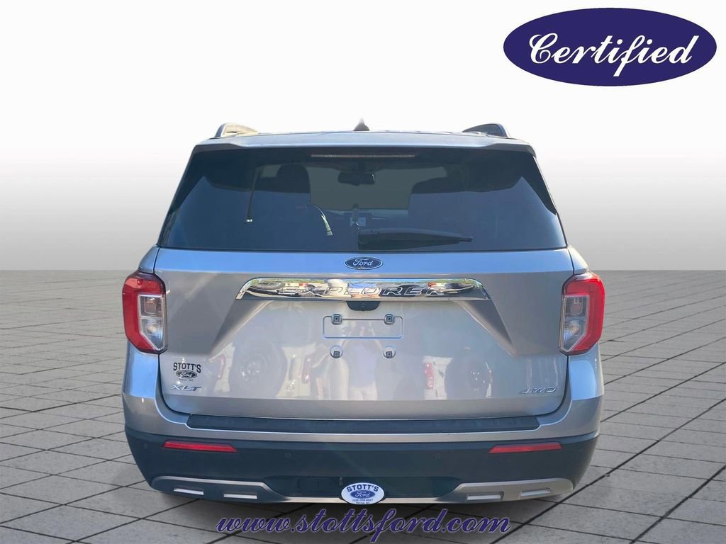 Certified 2022 Ford Explorer XLT w/ Equipment Group 202A image 3