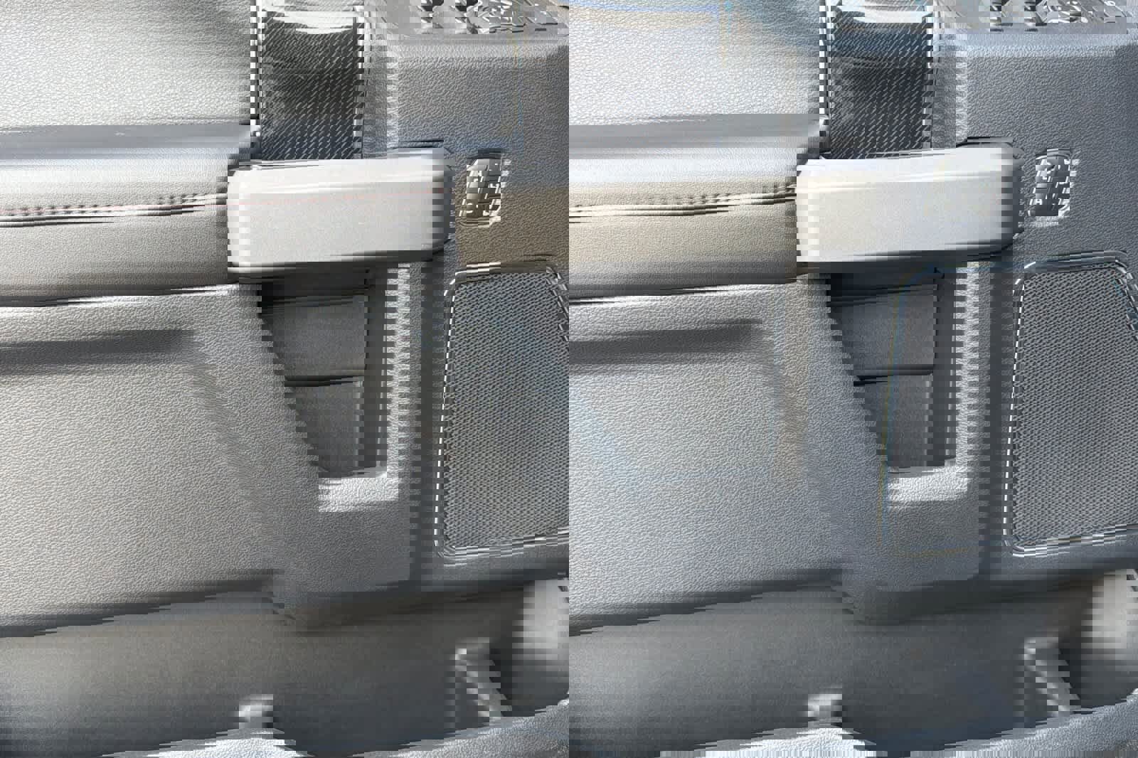 Certified 2022 Ford F350 Platinum w/ Tremor Off-Road Package image 12