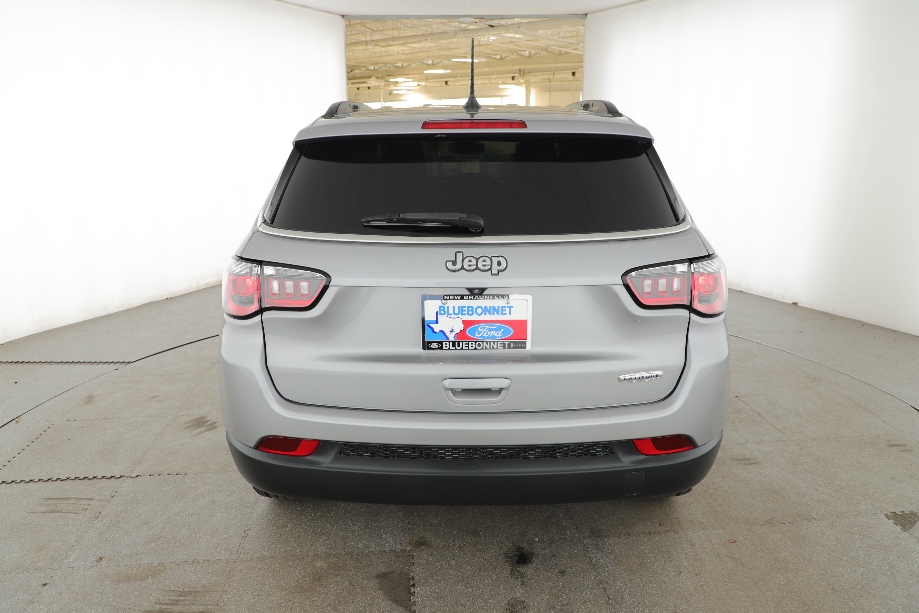 Used 2022 Jeep Compass Latitude FWD image 4