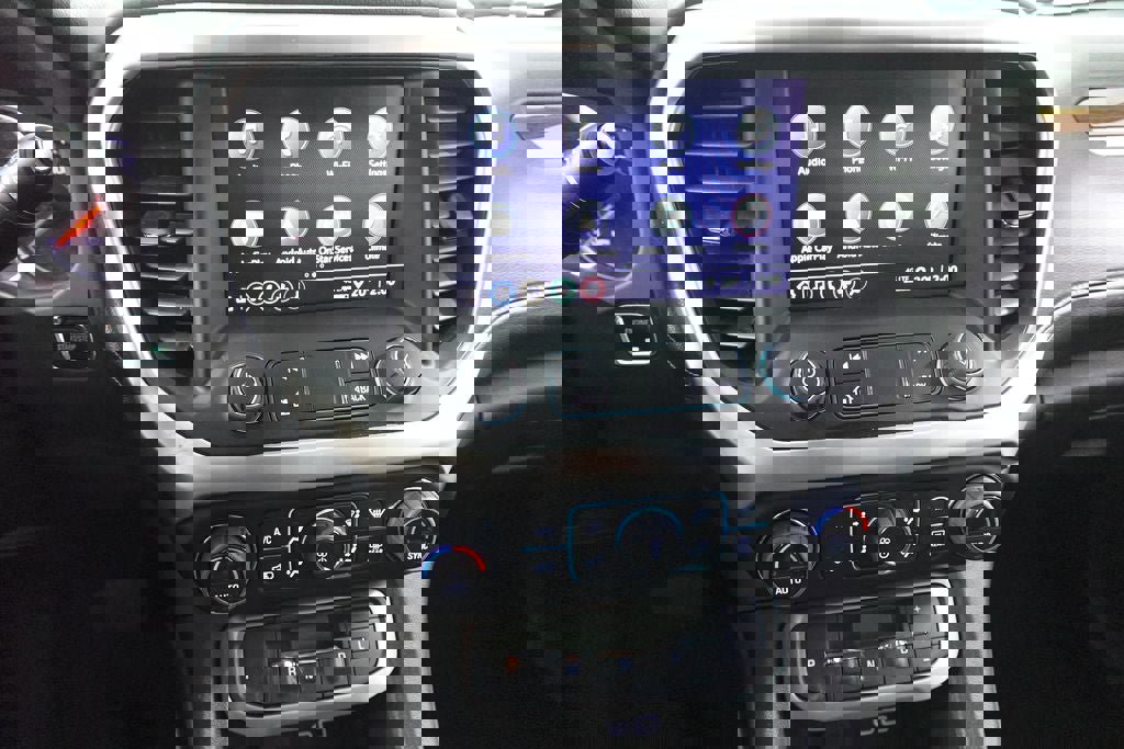 Used 2023 GMC Acadia SLE image 16