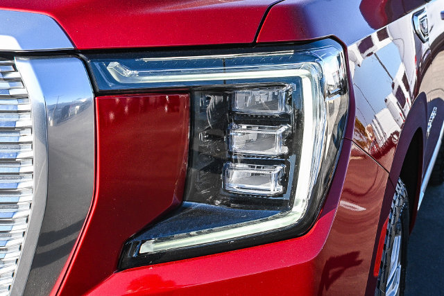 Used 2021 GMC Yukon Denali w/ Denali Premium Package RWD image 4