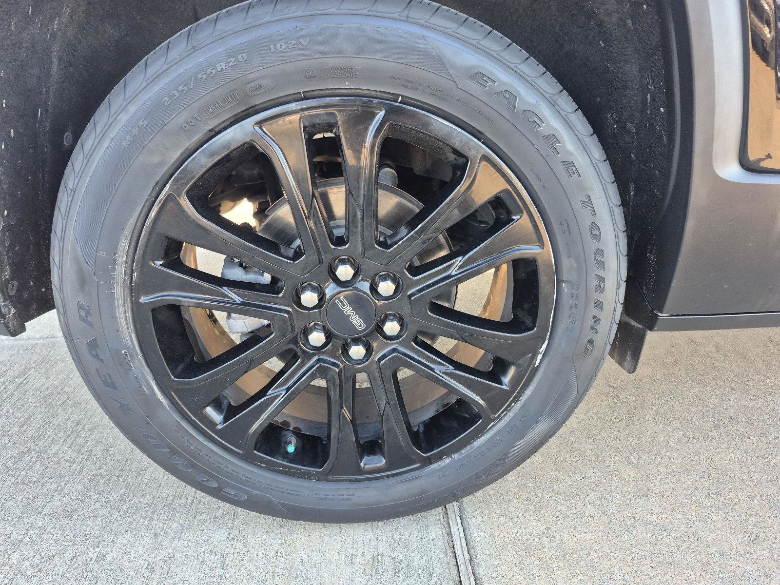 Used 2023 GMC Acadia SLE w/ Driver Convenience Package image 9