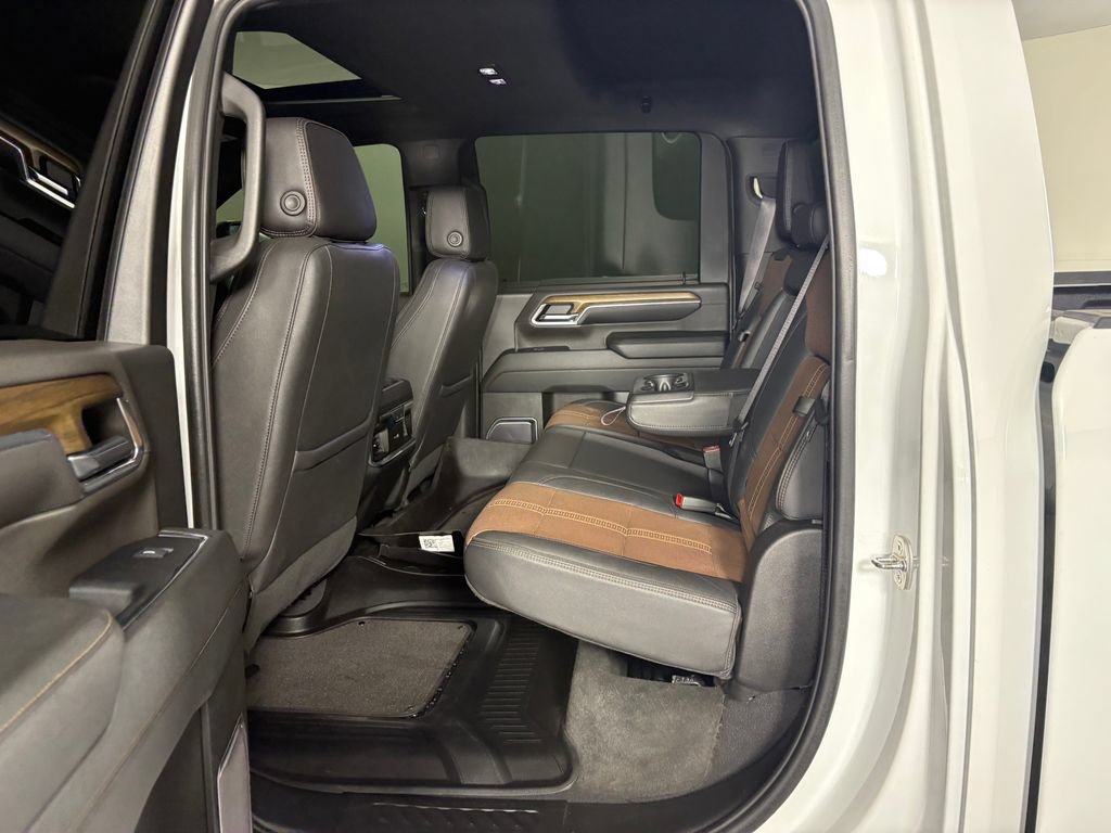 Used 2024 Chevrolet Silverado 2500 High Country w/ High Country Premium Package AWD/4WD image 30