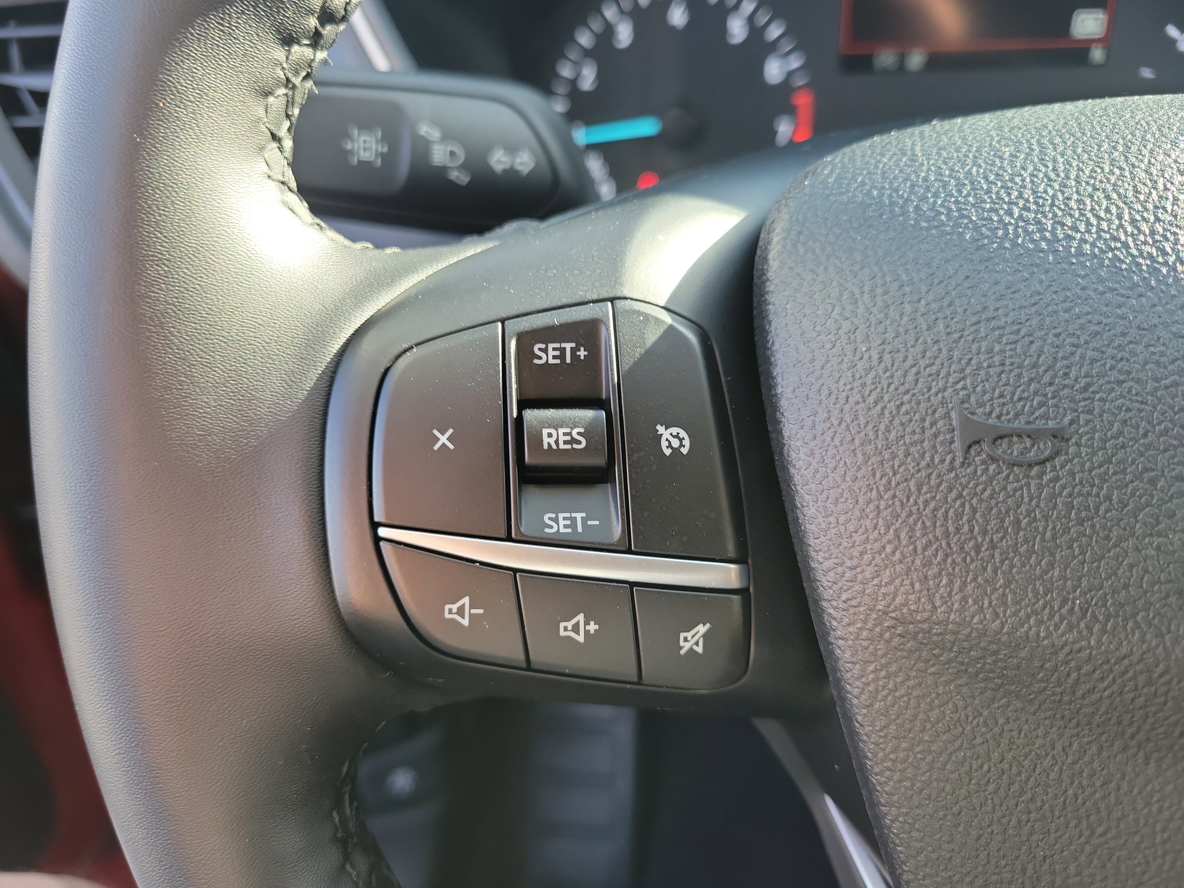 Certified 2022 Ford Escape SE w/ SE Sport Appearance Package FWD image 5
