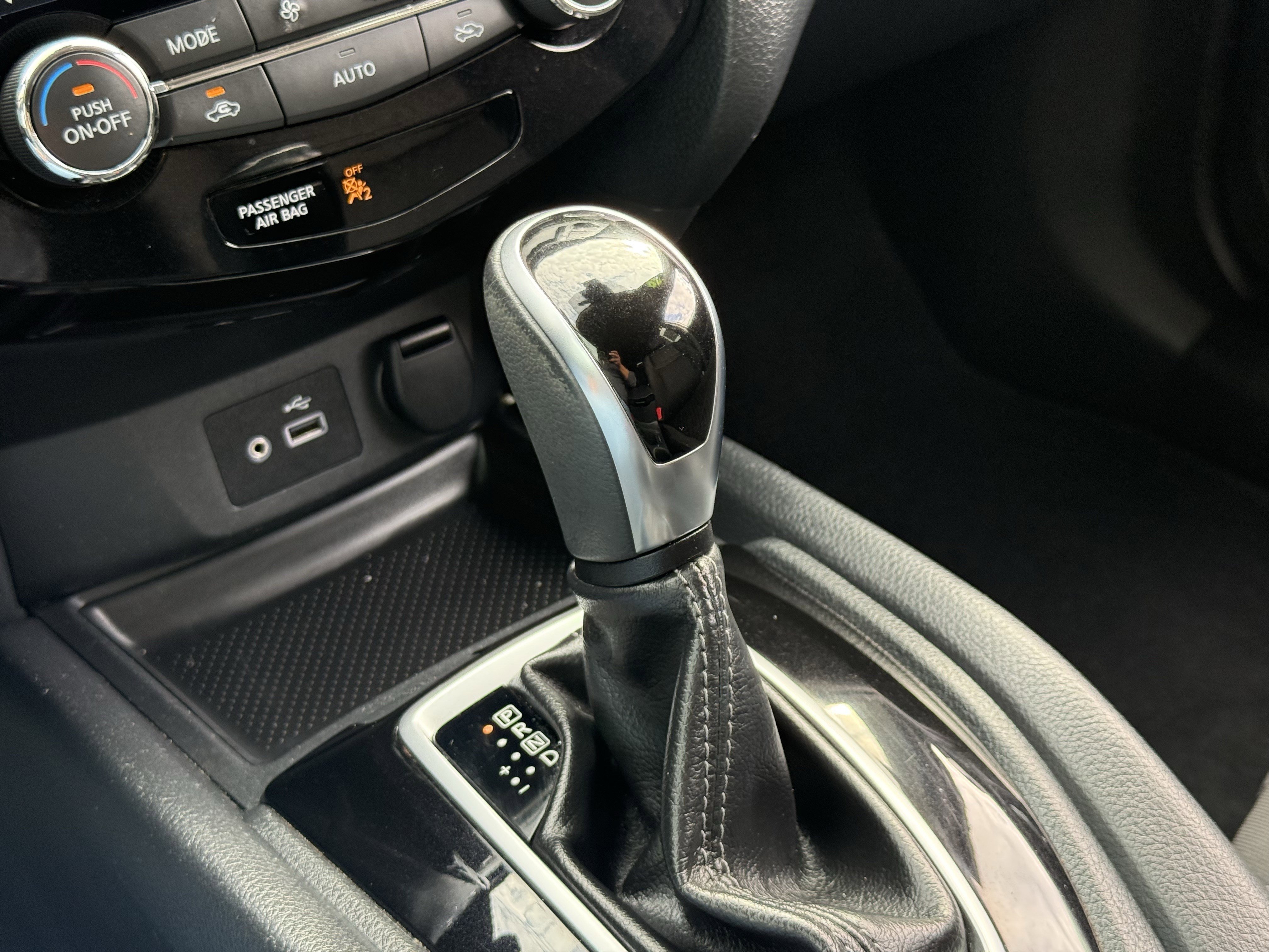 Used 2020 Nissan Rogue SV image 31