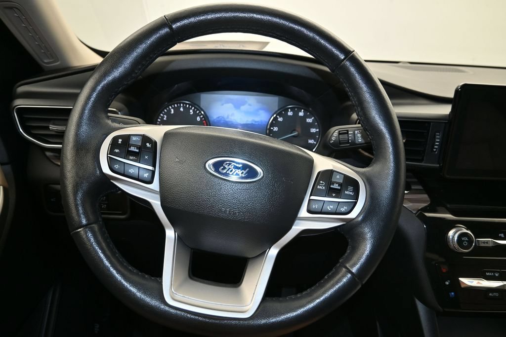 Certified 2023 Ford Explorer Limited w/ Equipment Group 301A RWD image 13
