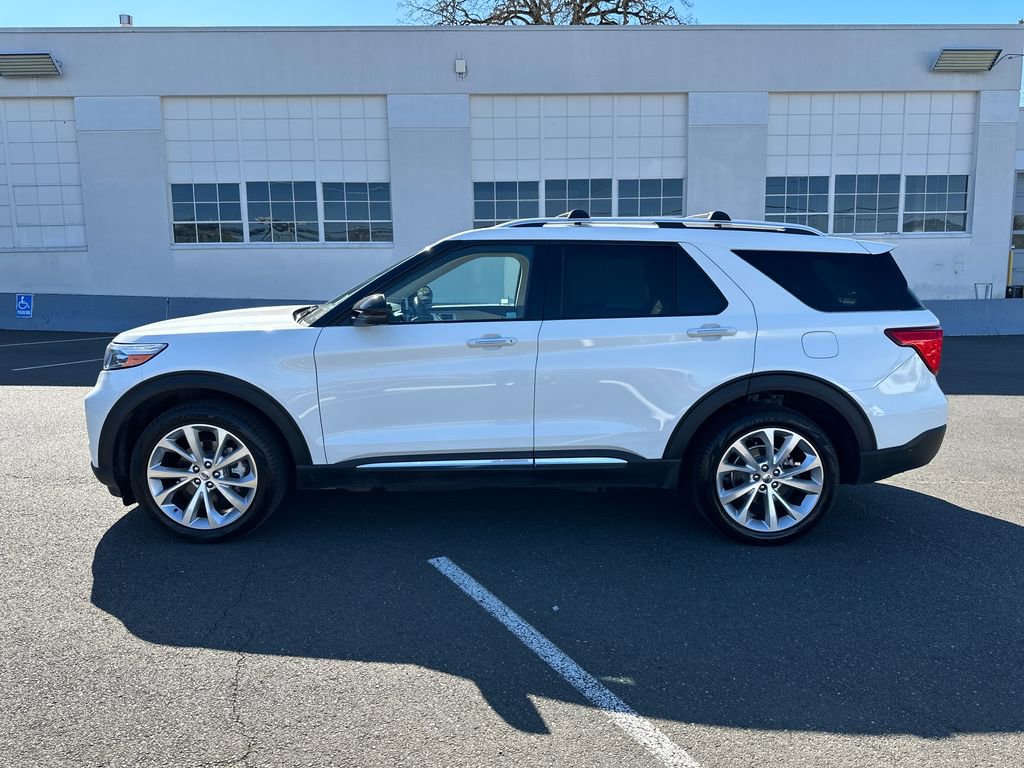 Certified 2022 Ford Explorer Platinum w/ Equipment Group 601A AWD/4WD image 3