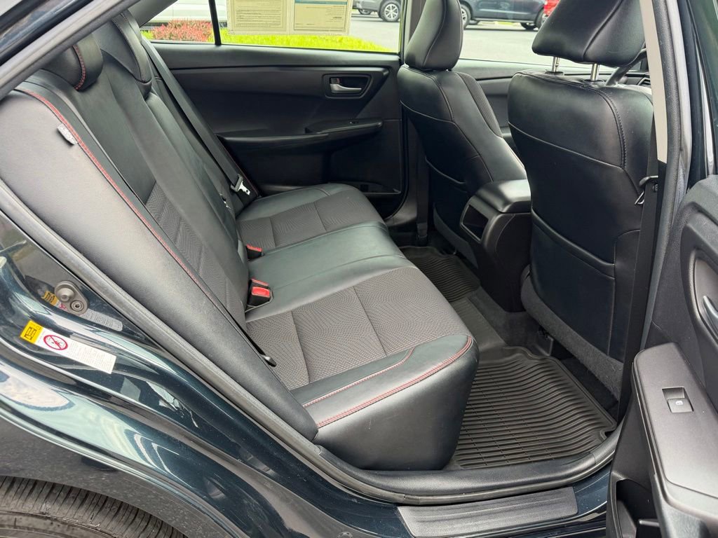 Used 2017 Toyota Camry SE w/ Moonroof Package FWD image 12