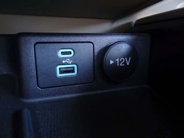 Certified 2022 Ford Escape SEL w/ Technology Package AWD/4WD image 32