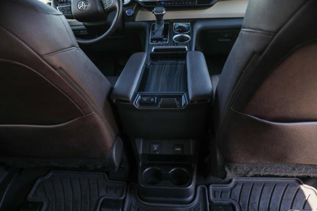 Used 2021 Toyota Sienna Platinum FWD image 32