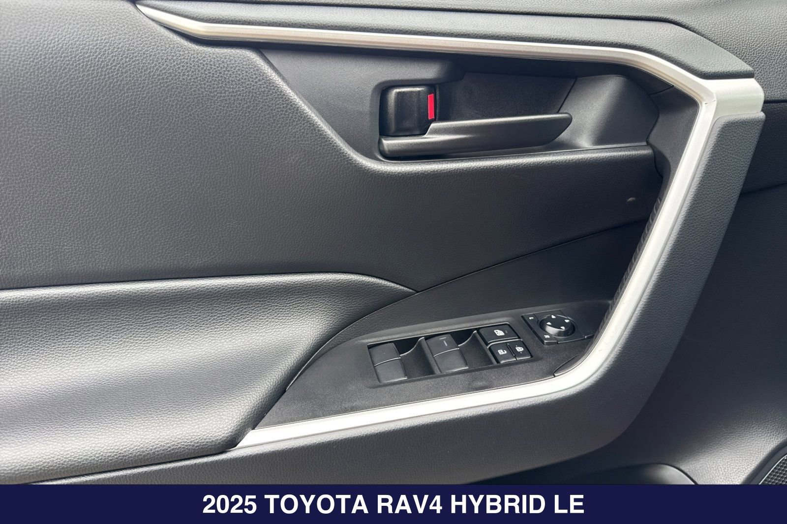 Used 2025 Toyota RAV4 LE AWD/4WD image 12