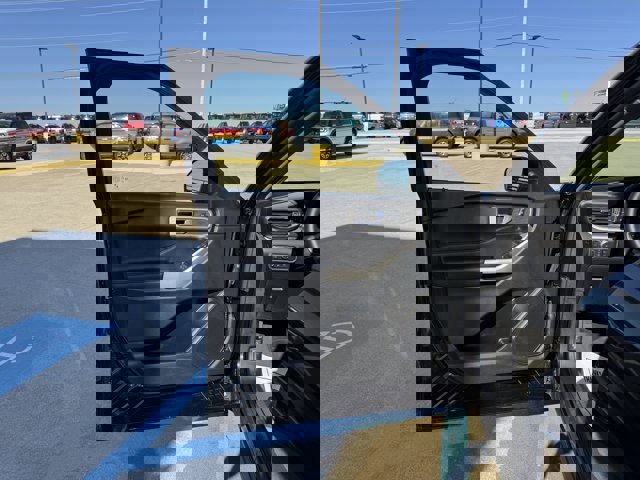Certified 2022 Ford Explorer XLT w/ Equipment Group 202A image 7