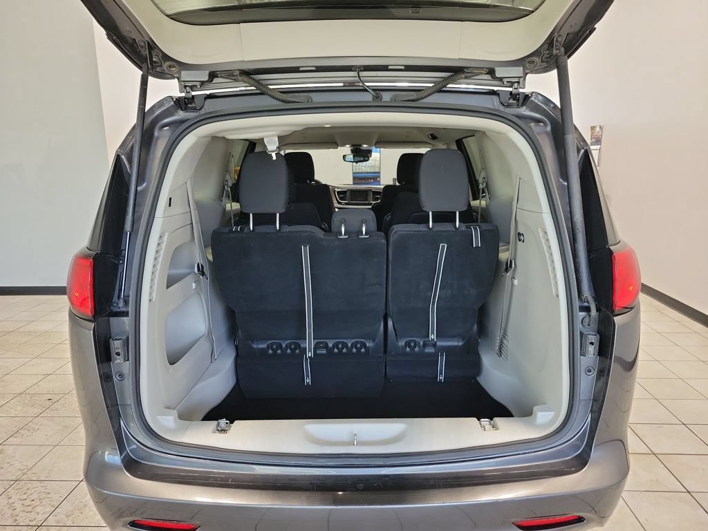 Used 2023 Chrysler Voyager LX FWD image 19