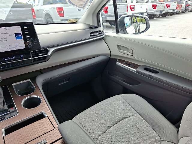Used 2022 Toyota Sienna LE FWD image 23